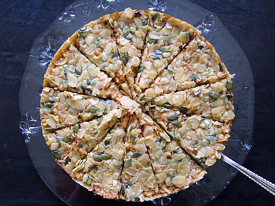 Apfelkuchen mit Mandeln und Kürbiskernen