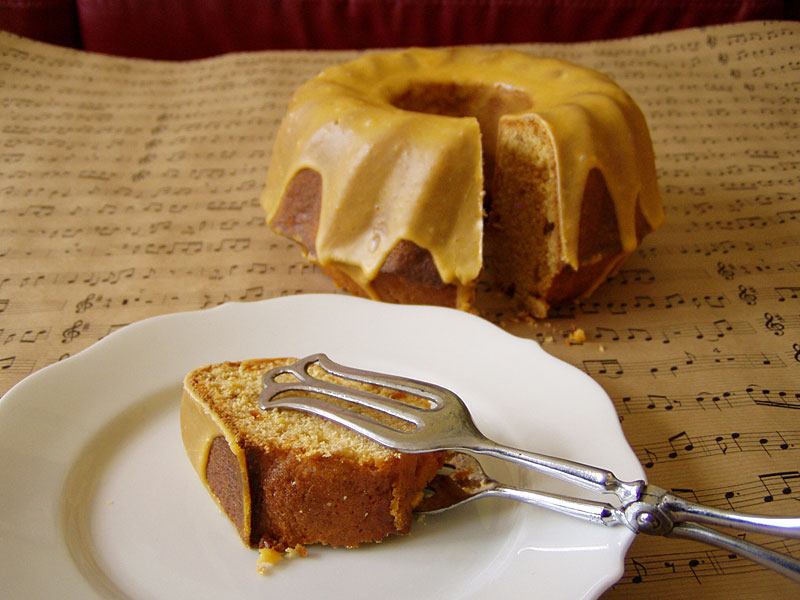 Gugelhupf mit Sanddornglasur