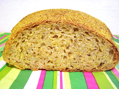 Brot mit Maisgrieß (Polenta)
