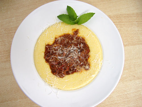 cremige Polenta mit Lammragout