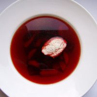 Rote Bete-Suppe mit Hecht-Klößchen