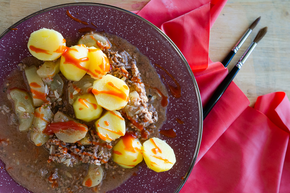 Schmorgurke mit Hackfleisch und Hagebutte