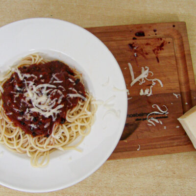 Spaghetti mit fruchtiger Holunder-Tomatensoße