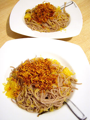 Sobanudeln mit Spaghettikürbis