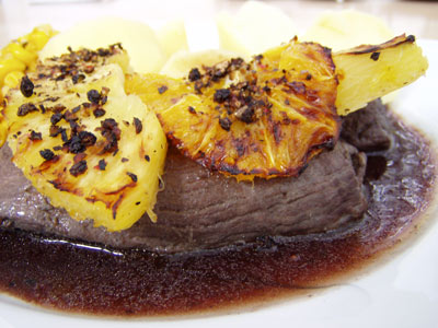 Straußensteak mit Ananas