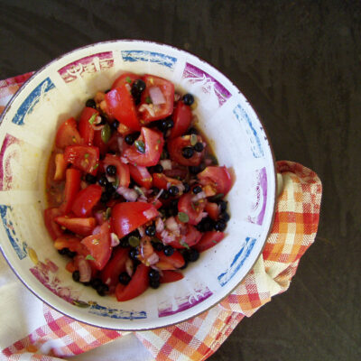 Tomatensalat mit Schwarzen Johannisbeeren